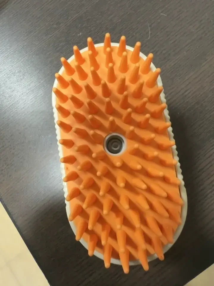 Detalhe das cerdas de silicone macio da escova Nivora Pets, cor laranja